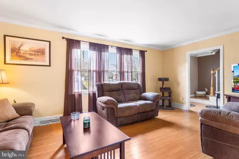 Living - 2625 Valley Frg, Boothwyn, PA 19061 photo 2 of 3
