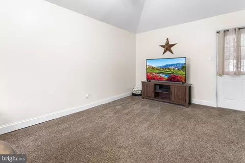 Living - 2625 Valley Frg, Boothwyn, PA 19061 photo 3 of 3