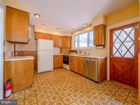 Kitchen - 217 S Lynn Blvd, Upper Darby, PA 19082 photo 2 of 3