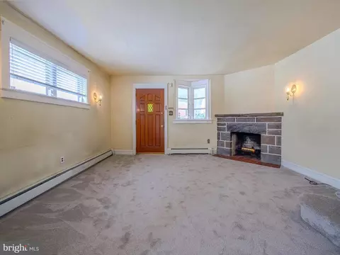 Living - 217 S Lynn Blvd, Upper Darby, PA 19082 photo 3 of 4