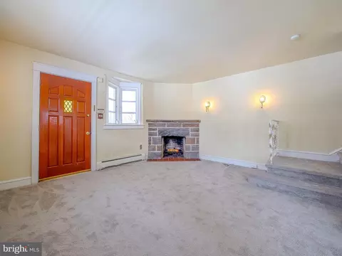 Living - 217 S Lynn Blvd, Upper Darby, PA 19082 photo 2 of 4