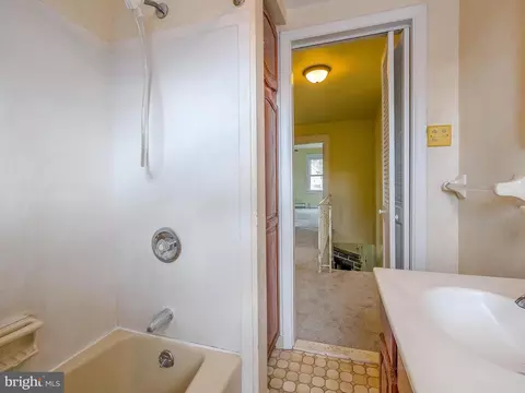 Bath - 217 S Lynn Blvd, Upper Darby, PA 19082 photo 3 of 4