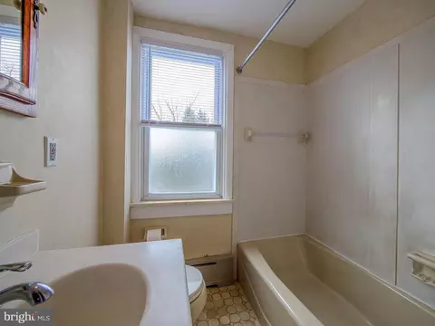 Bath - 217 S Lynn Blvd, Upper Darby, PA 19082 photo 2 of 4
