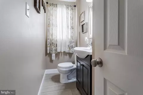 Bath - 2539 E Colonial Dr, Boothwyn, PA 19061 photo 1 of 3