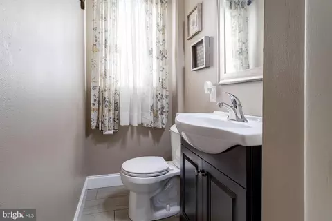 Bath - 2539 E Colonial Dr, Boothwyn, PA 19061 photo 2 of 3