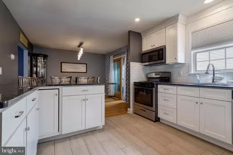 Kitchen - 2539 E Colonial Dr, Boothwyn, PA 19061 photo 2 of 4
