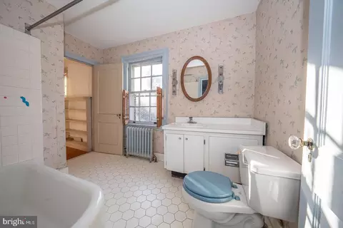 Bath - 408 Audubon Ave, Wayne, PA 19087 photo 2 of 6