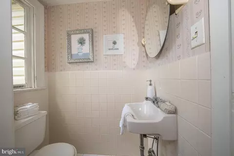 Bath - 408 Audubon Ave, Wayne, PA 19087 photo 1 of 6