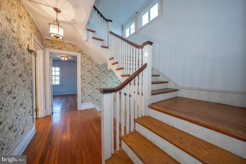 Entry Way - 408 Audubon Ave, Wayne, PA 19087 photo 9 of 12