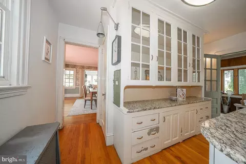 Entry Way - 408 Audubon Ave, Wayne, PA 19087 photo 3 of 12