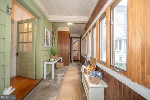 Entry Way - 408 Audubon Ave, Wayne, PA 19087 photo 5 of 12