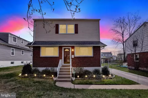330 7th Ave, Folsom, PA 19033