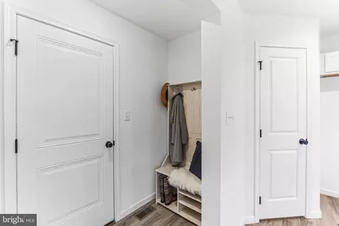 Entry Way - 300 Beech Rd, Wallingford, PA 19086 photo 2 of 3