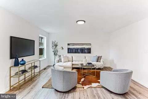 Living - 300 Beech Rd, Wallingford, PA 19086 photo 3 of 5
