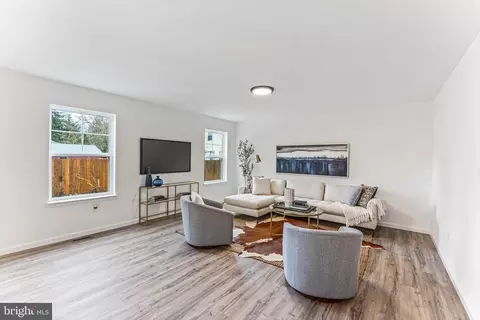 Living - 300 Beech Rd, Wallingford, PA 19086 photo 4 of 5
