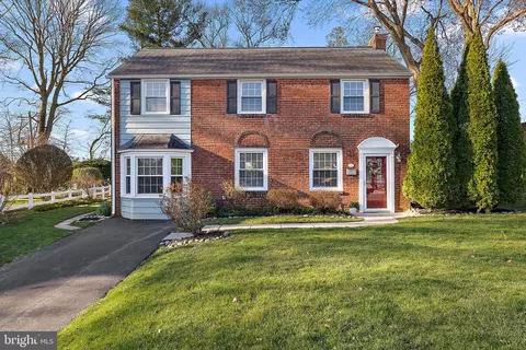 61 S Greenhill Rd, Broomall, PA 19008