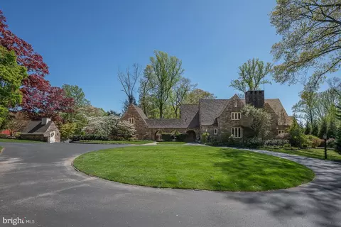 11 Azalea Ln, Media, PA 19063