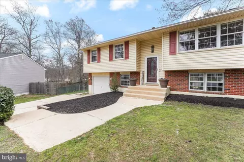 18 Latches Ln, Aston, PA 19014
