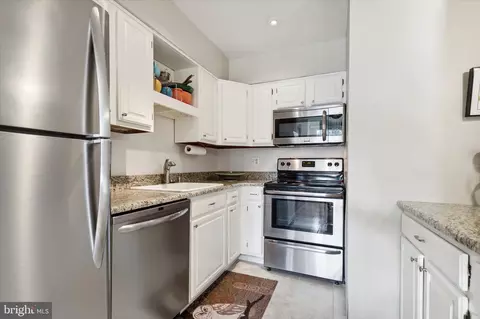 Kitchen - 421 Eagle Rd #11, Wayne, PA 19087 photo 3 of 3