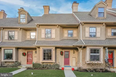 421 Eagle Rd #11, Wayne, PA 19087