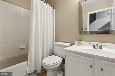 Bath - 421 Eagle Rd #11, Wayne, PA 19087 photo 5 of 6