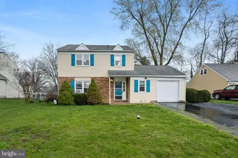 2617 Pennlyn Dr, Ogden, PA 19061