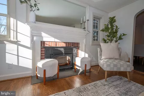1010 Manoa Rd, Wynnewood, PA 19096