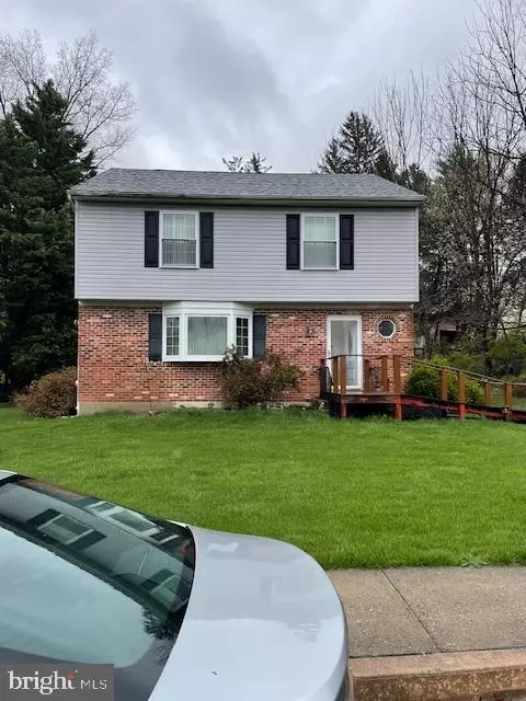4002 Yorktown Dr, Marcus Hook, PA 19061