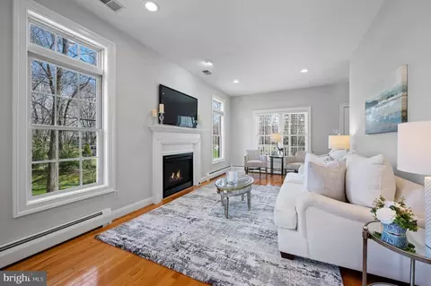 Living - 54 Oakford Rd, Wayne, PA 19087 photo 2 of 6
