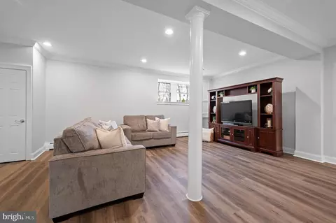 Living - 54 Oakford Rd, Wayne, PA 19087 photo 5 of 6