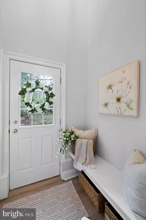 Entry Way - 54 Oakford Rd, Wayne, PA 19087 photo 3 of 5
