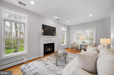 Living - 54 Oakford Rd, Wayne, PA 19087 photo 3 of 6