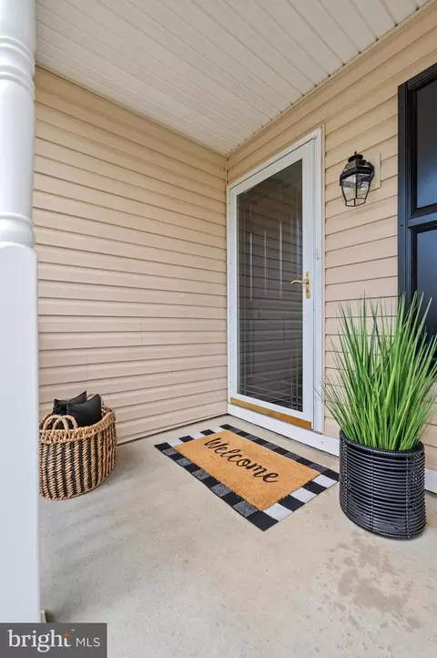 Entry Way - 54 Oakford Rd, Wayne, PA 19087 photo 2 of 5