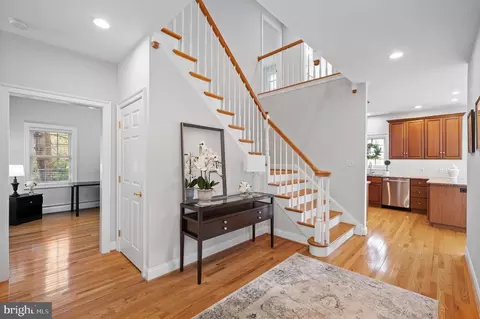 54 Oakford Rd, Wayne, PA 19087