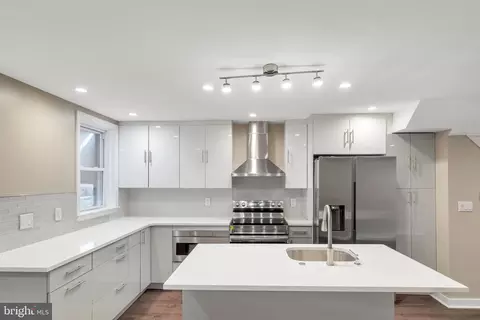 7194 Locust St, Upper Darby, PA 19082
