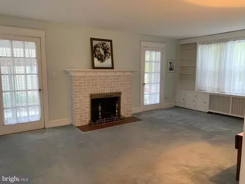 Living - 77 S Rolling Rd, Springfield, PA 19064 photo 1 of 3