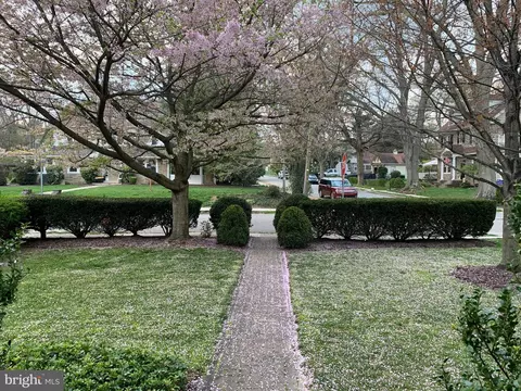 Exterior - 77 S Rolling Rd, Springfield, PA 19064 photo 7 of 13