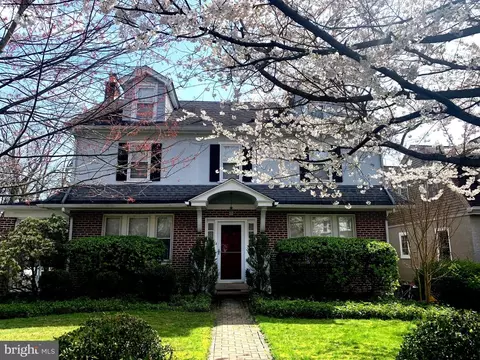 77 S Rolling Rd, Springfield, PA 19064