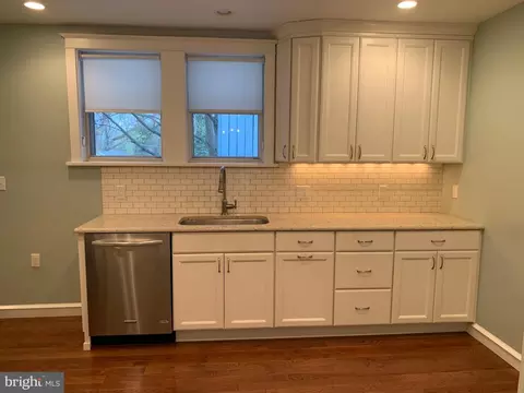 Kitchen - 77 S Rolling Rd, Springfield, PA 19064 photo 2 of 3