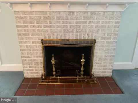Living - 77 S Rolling Rd, Springfield, PA 19064 photo 3 of 3