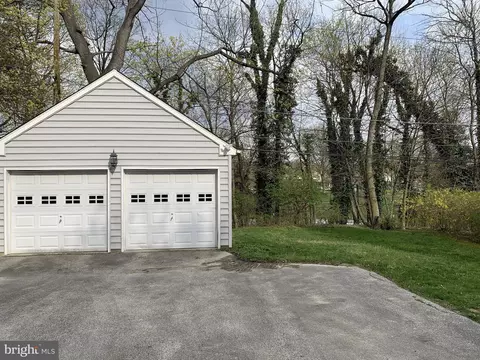 Exterior - 77 S Rolling Rd, Springfield, PA 19064 photo 6 of 13