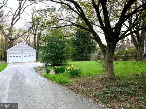 Exterior - 77 S Rolling Rd, Springfield, PA 19064 photo 5 of 13