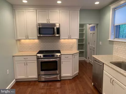 Kitchen - 77 S Rolling Rd, Springfield, PA 19064 photo 3 of 3