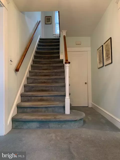 Entry Way - 77 S Rolling Rd, Springfield, PA 19064 photo 2 of 5