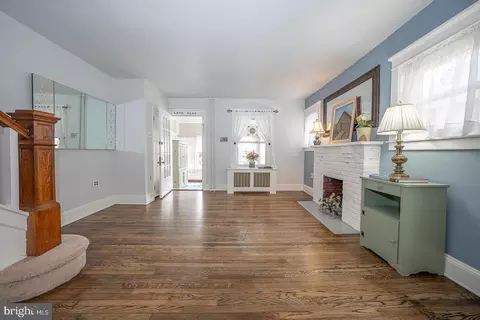 Living - 232 Powell Rd, Springfield, PA 19064 photo 3 of 4