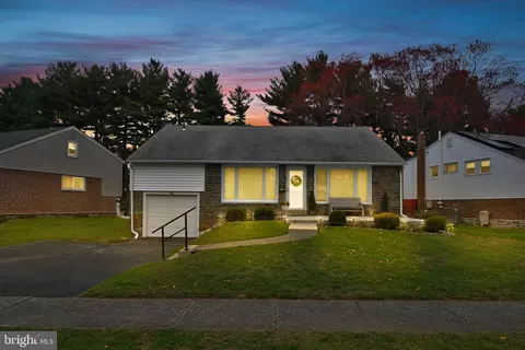 329 Windsor Park Ln, Havertown, PA 19083