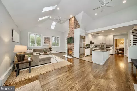 Living - 465 Belrose Ln, Wayne, PA 19087 photo 9 of 18