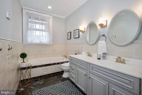 Bath - 465 Belrose Ln, Wayne, PA 19087 photo 7 of 11