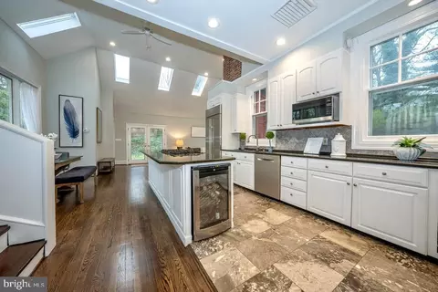 Kitchen - 465 Belrose Ln, Wayne, PA 19087 photo 1 of 3