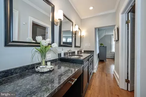 Bath - 465 Belrose Ln, Wayne, PA 19087 photo 3 of 11